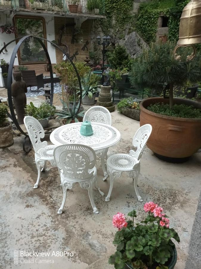 Olliergues Chambre Bounty, B&B, Cuisine Privee, Lit Queen Size, Terrasse, Parking, Garage מראה חיצוני תמונה