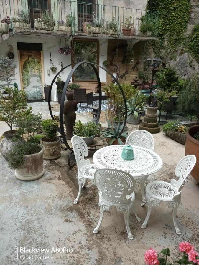 Olliergues Chambre Bounty, B&B, Cuisine Privee, Lit Queen Size, Terrasse, Parking, Garage מראה חיצוני תמונה