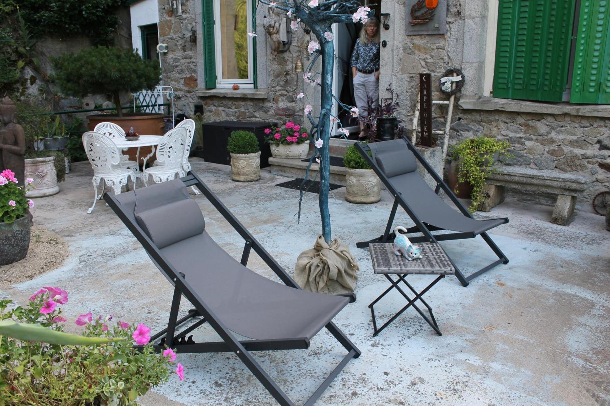 Olliergues Chambre Bounty, B&B, Cuisine Privee, Lit Queen Size, Terrasse, Parking, Garage מראה חיצוני תמונה