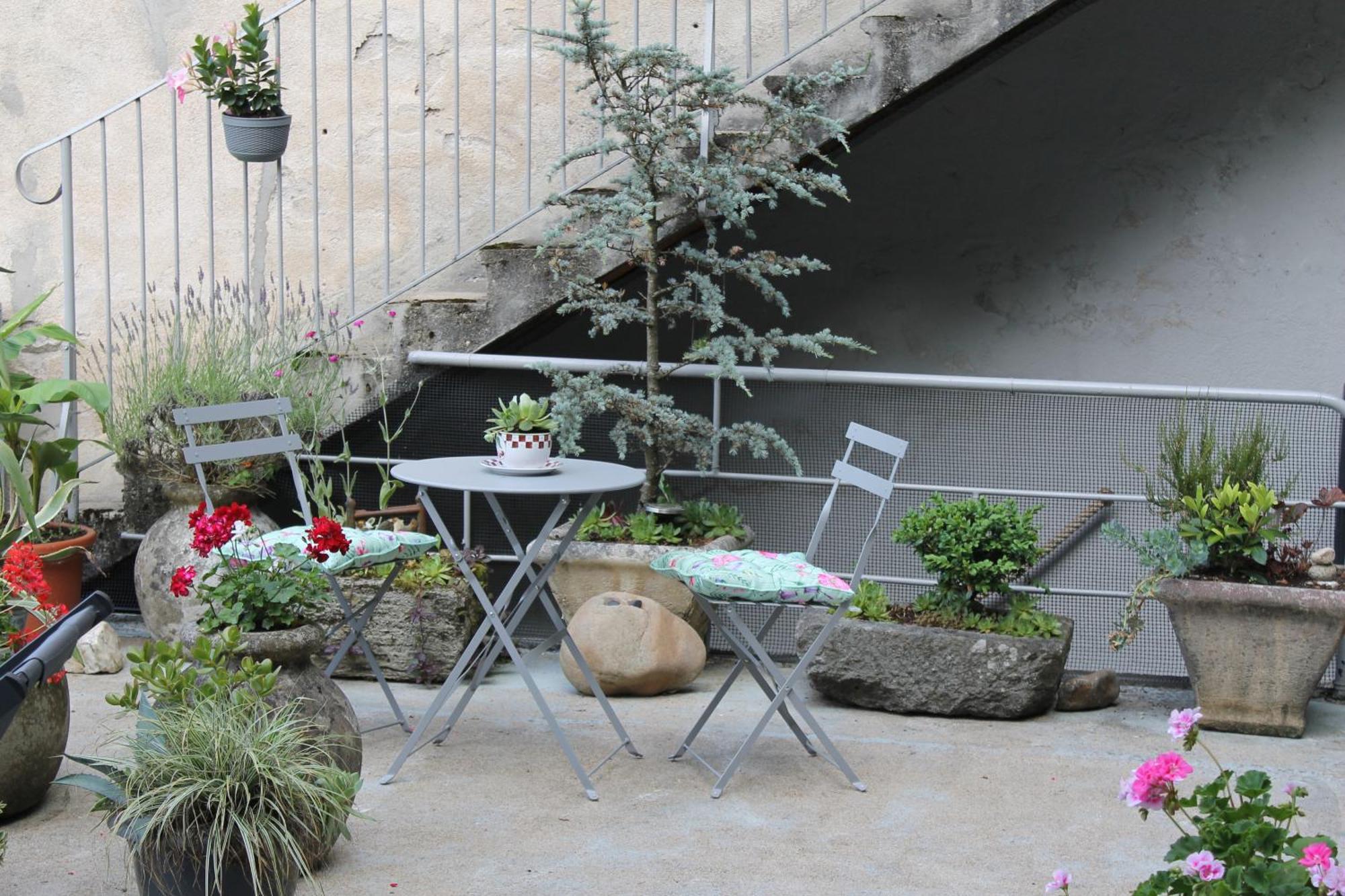 Olliergues Chambre Bounty, B&B, Cuisine Privee, Lit Queen Size, Terrasse, Parking, Garage מראה חיצוני תמונה