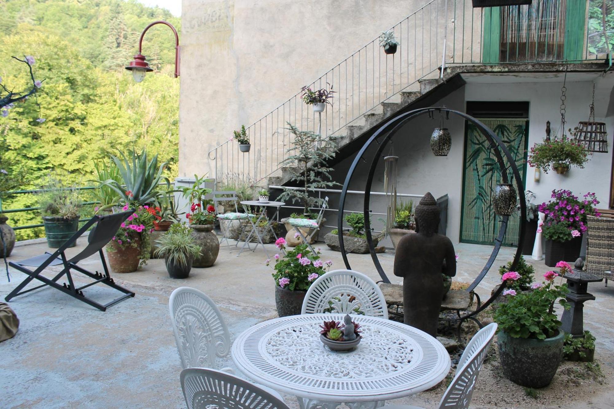 Olliergues Chambre Bounty, B&B, Cuisine Privee, Lit Queen Size, Terrasse, Parking, Garage מראה חיצוני תמונה
