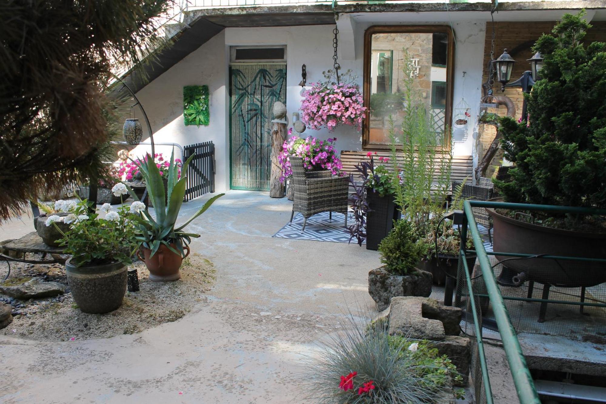Olliergues Chambre Bounty, B&B, Cuisine Privee, Lit Queen Size, Terrasse, Parking, Garage מראה חיצוני תמונה