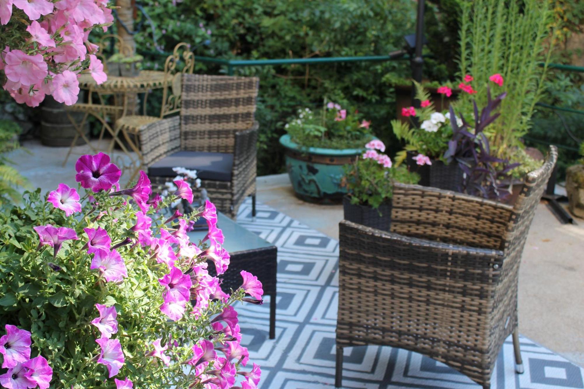 Olliergues Chambre Bounty, B&B, Cuisine Privee, Lit Queen Size, Terrasse, Parking, Garage מראה חיצוני תמונה