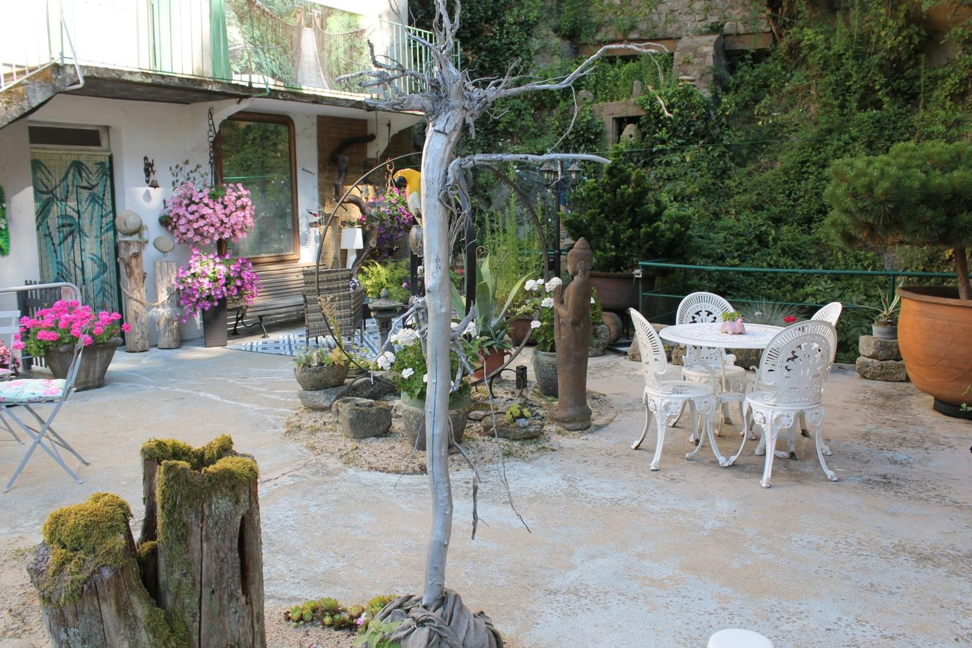 Olliergues Chambre Bounty, B&B, Cuisine Privee, Lit Queen Size, Terrasse, Parking, Garage מראה חיצוני תמונה