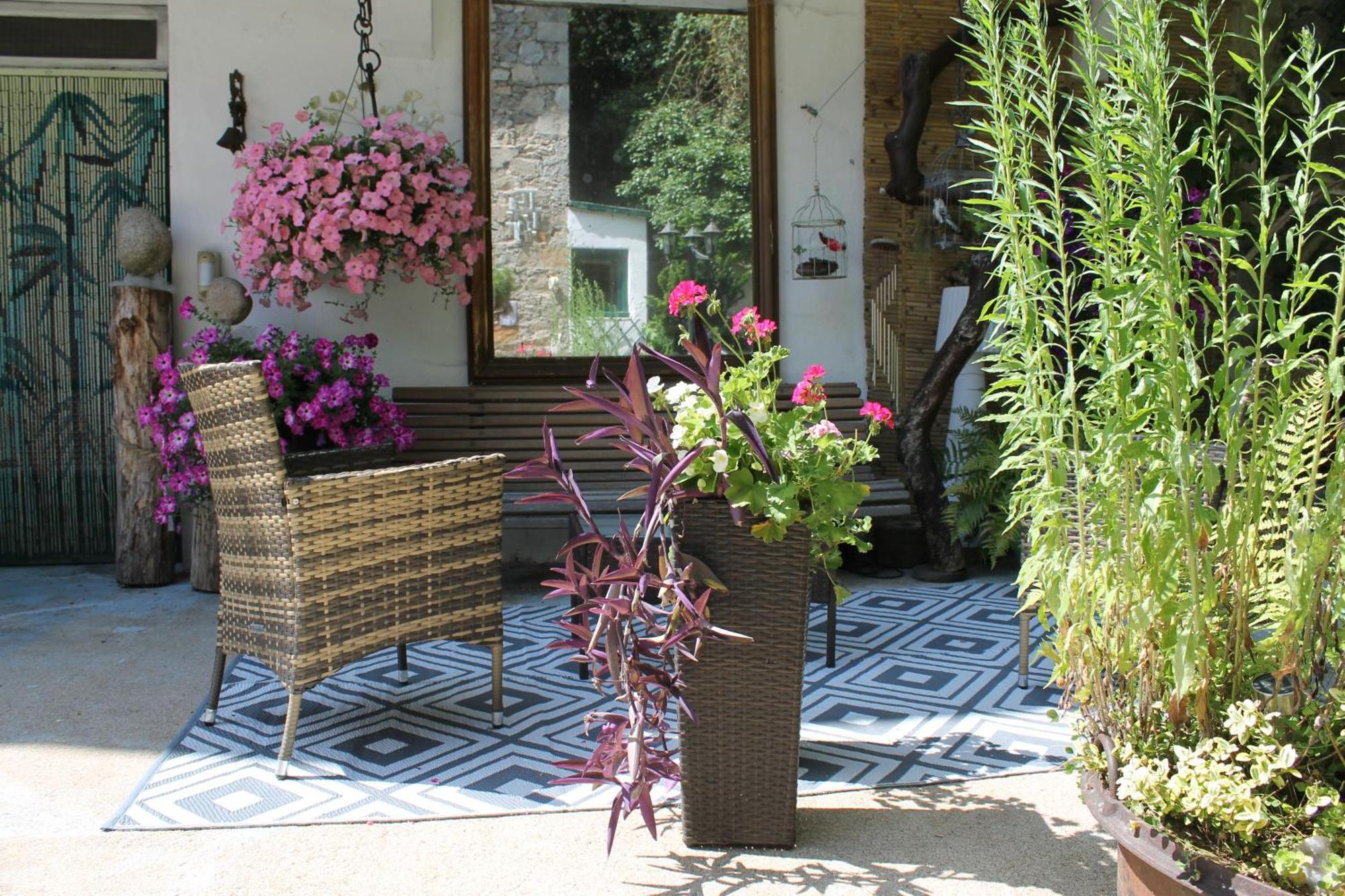 Olliergues Chambre Bounty, B&B, Cuisine Privee, Lit Queen Size, Terrasse, Parking, Garage מראה חיצוני תמונה