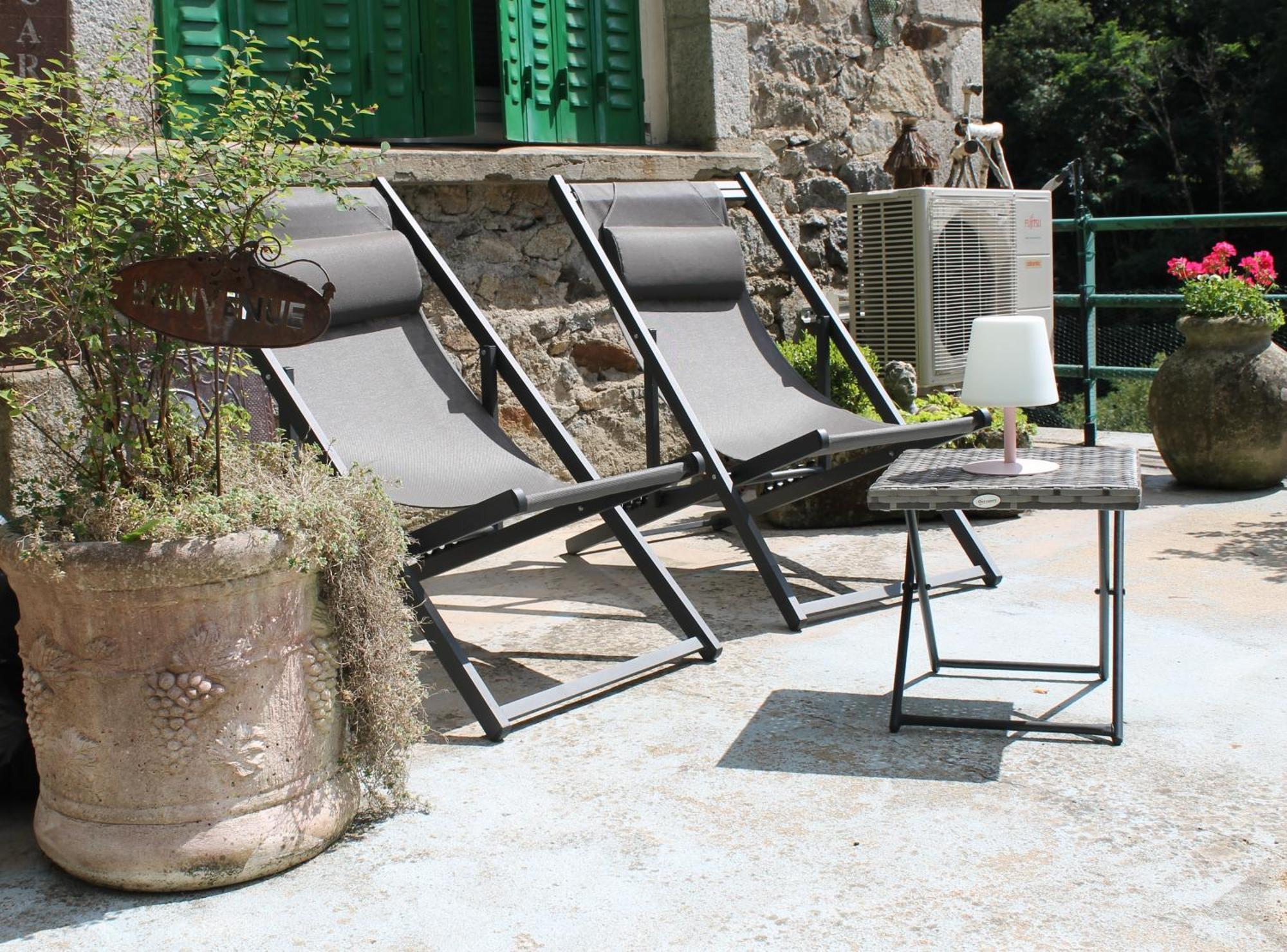 Olliergues Chambre Bounty, B&B, Cuisine Privee, Lit Queen Size, Terrasse, Parking, Garage מראה חיצוני תמונה