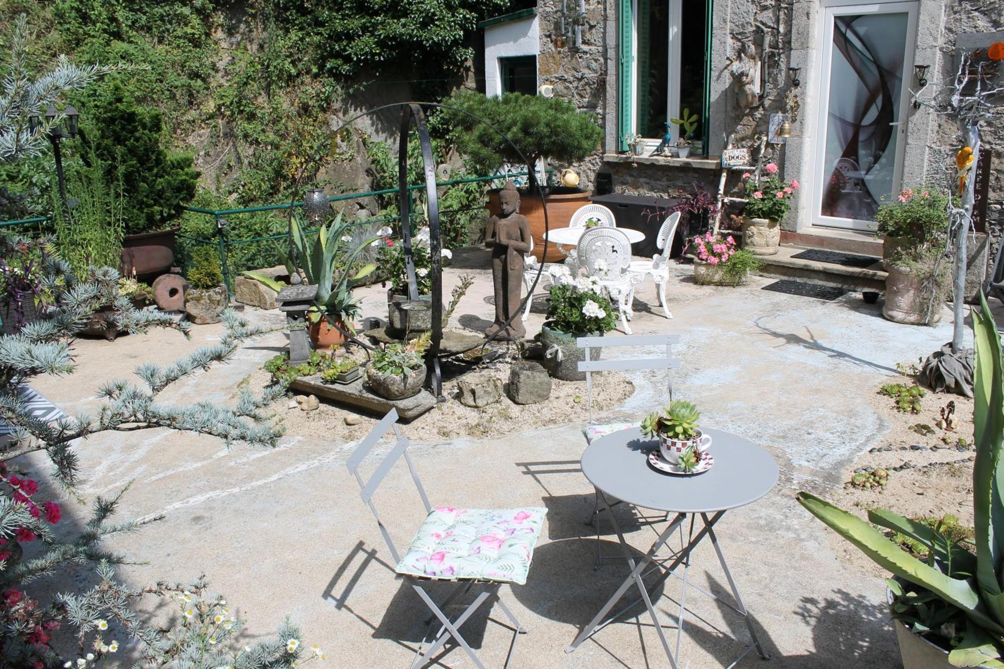 Olliergues Chambre Bounty, B&B, Cuisine Privee, Lit Queen Size, Terrasse, Parking, Garage מראה חיצוני תמונה