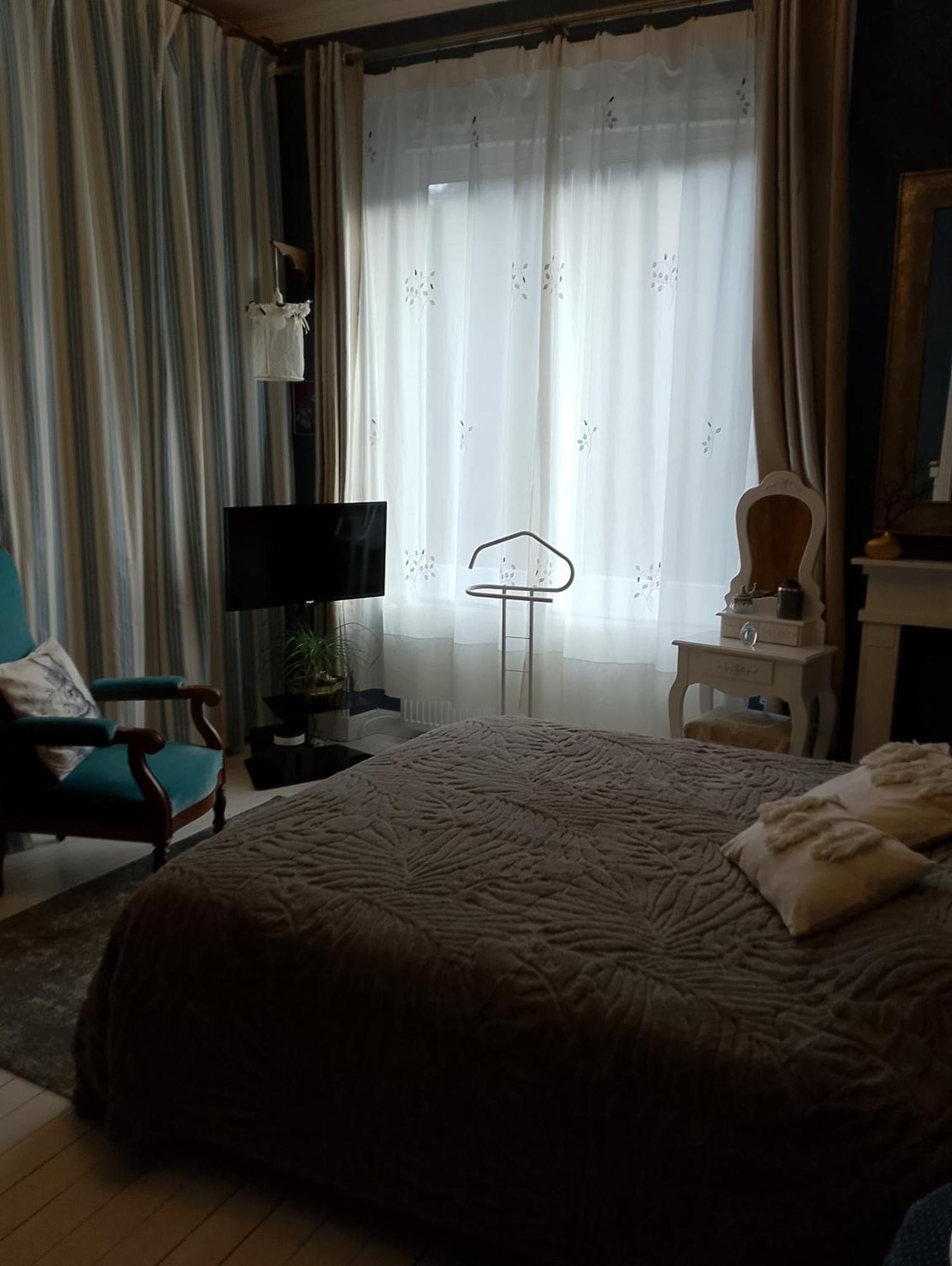 Olliergues Chambre Bounty, B&B, Cuisine Privee, Lit Queen Size, Terrasse, Parking, Garage מראה חיצוני תמונה