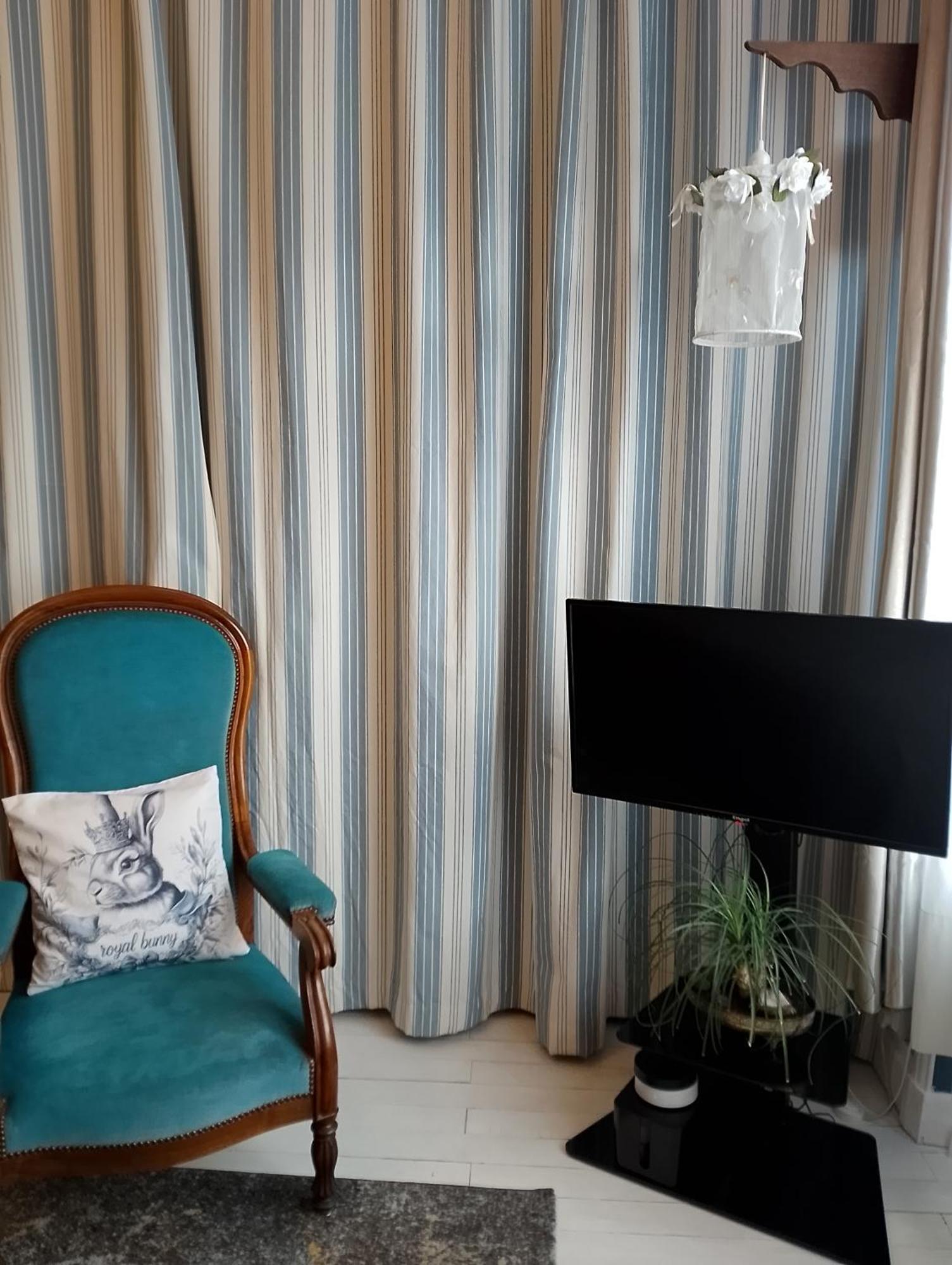 Olliergues Chambre Bounty, B&B, Cuisine Privee, Lit Queen Size, Terrasse, Parking, Garage מראה חיצוני תמונה